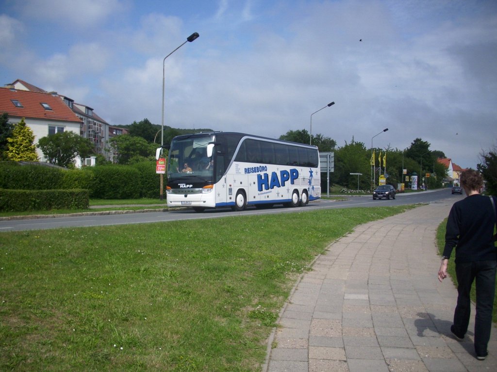 Setra 416 HDH von dem Reisebro Happ aus Deutschland im Stadthafen Sassnitz.