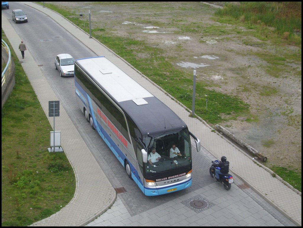 Setra 417 HDH von Nilles aus D�nemark im Stadthafen Sassnitz.