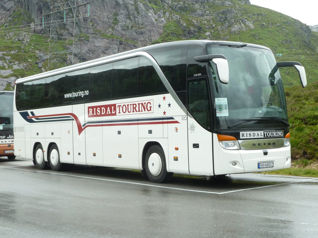 Setra S 416 HDH von  RISDALTouring  in der N�he vom Lyssefjord/Norwegen, Juli 2011