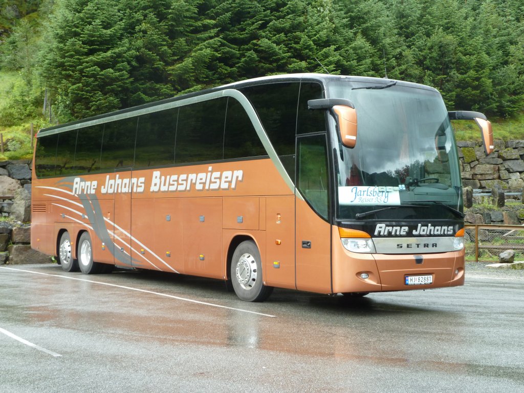 Setra S 417 HDH von  Arne Johans Bussreiser  in der N�he vom Lyssefjord/Norwegen, Juli 2011