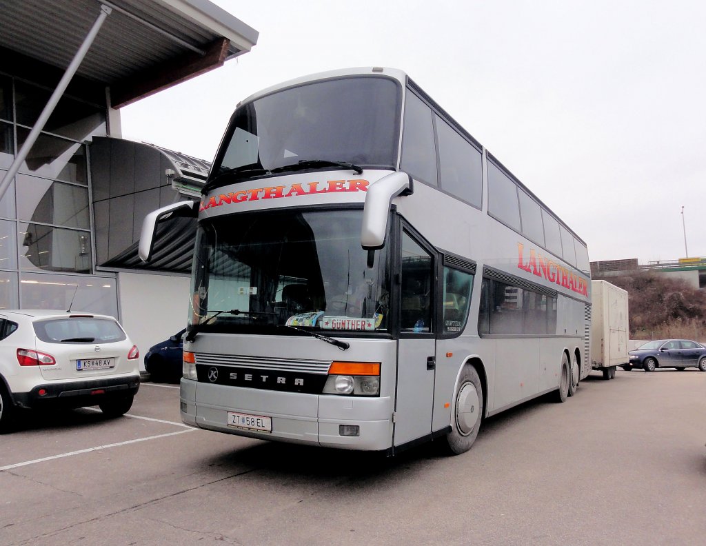 SETRA S320 DT von LANGTHALER aus Nieder�sterreich im M�rz 2013 in Krems gesehen.