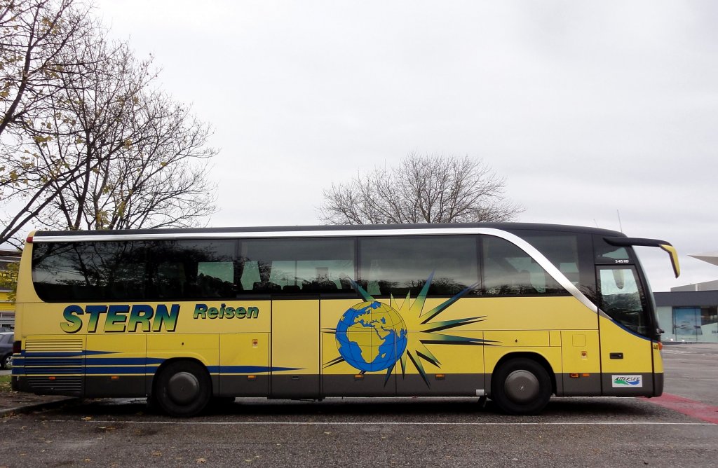 SETRA S415 HD von STERN REISEN aus Obersterreich am 2.11.2012 in Krems an der Donau.