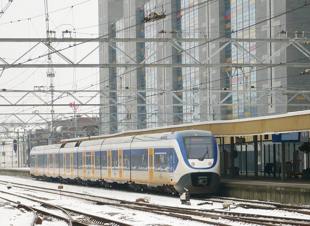 SLT-6 2644 Gleis 5 Leiden Centraal 20-01-2013.

SLT-6 2644 spoor 5 Leiden Centraal 20-01-2013.