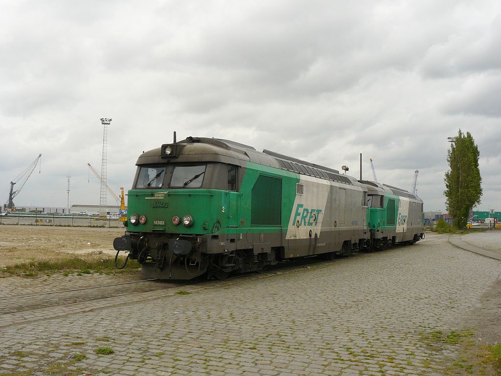 SNCF FRET dieselloks 467453 und 467544 Watergang, Hafen Antwerpen, Belgien 10-05-2013.


SNCF FRET diesellocomotieven 467453 en 467544 na rangeerwerkzaamheden met silowagens. Watergang, haven Antwerpen, Belgi 10-05-2013.