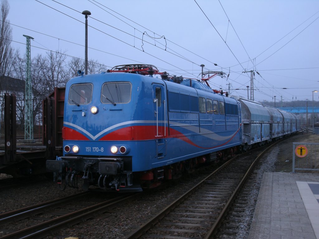 SRI 151 170-8 brachte am Abend,vom 12.April 2013,den zweiten Teil an Kreidewagen von Klementelvitz nach Bergen/Rgen wo sich der erste Teil mit dem zweiten Teil Kreidewagen vereinte und zusammen nach Peitz Ost fuhren.