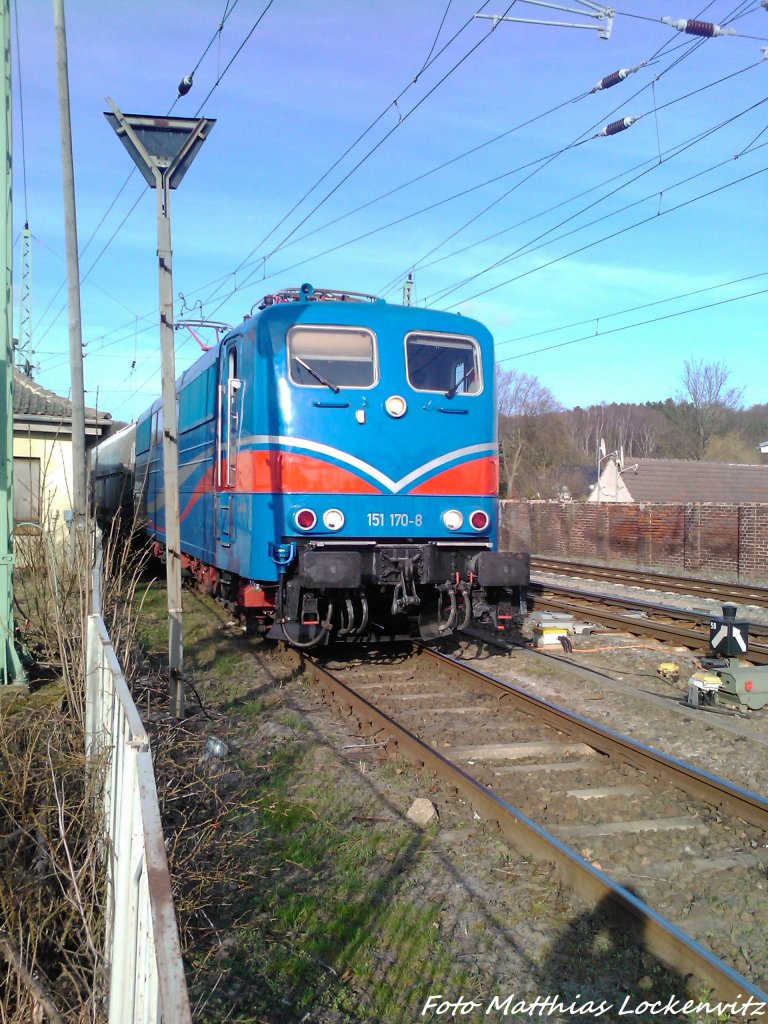SRI 151 170 beim abkuppeln der Wagen im Bahnhof Bergen auf R�gen am 19.4.13