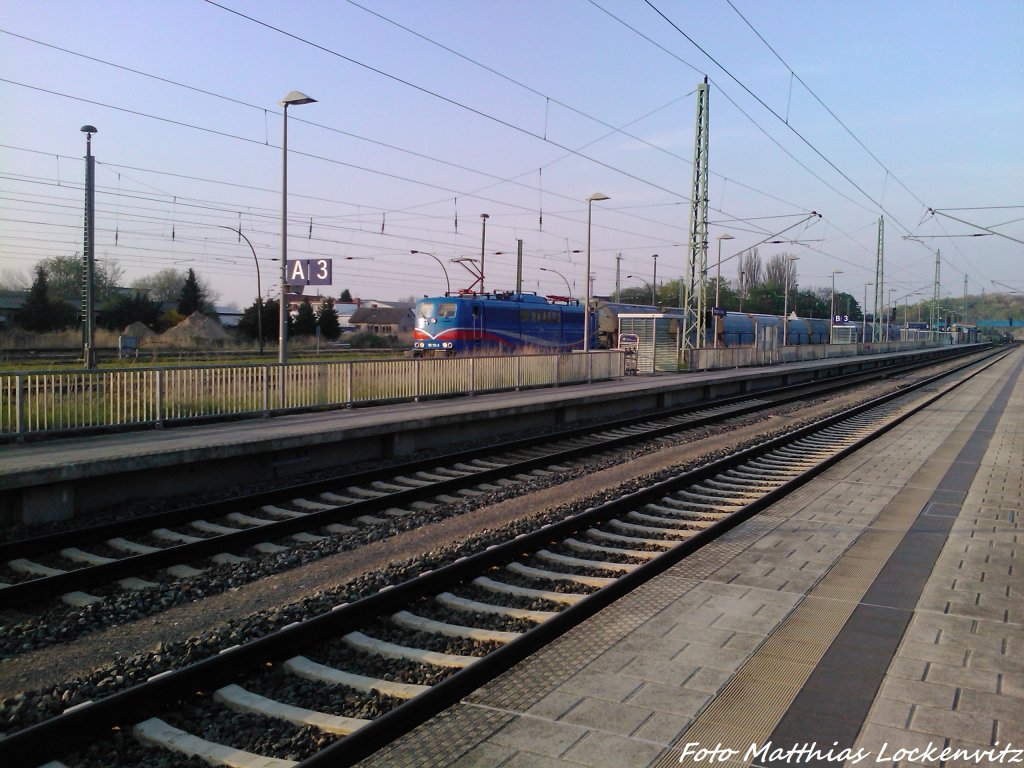 SRI 151 170 mit der 2 G�terzugh�lfte beim Rangieren an die 1 G�terzugh�lfte in Bergen auf R�gen am 8.5.13