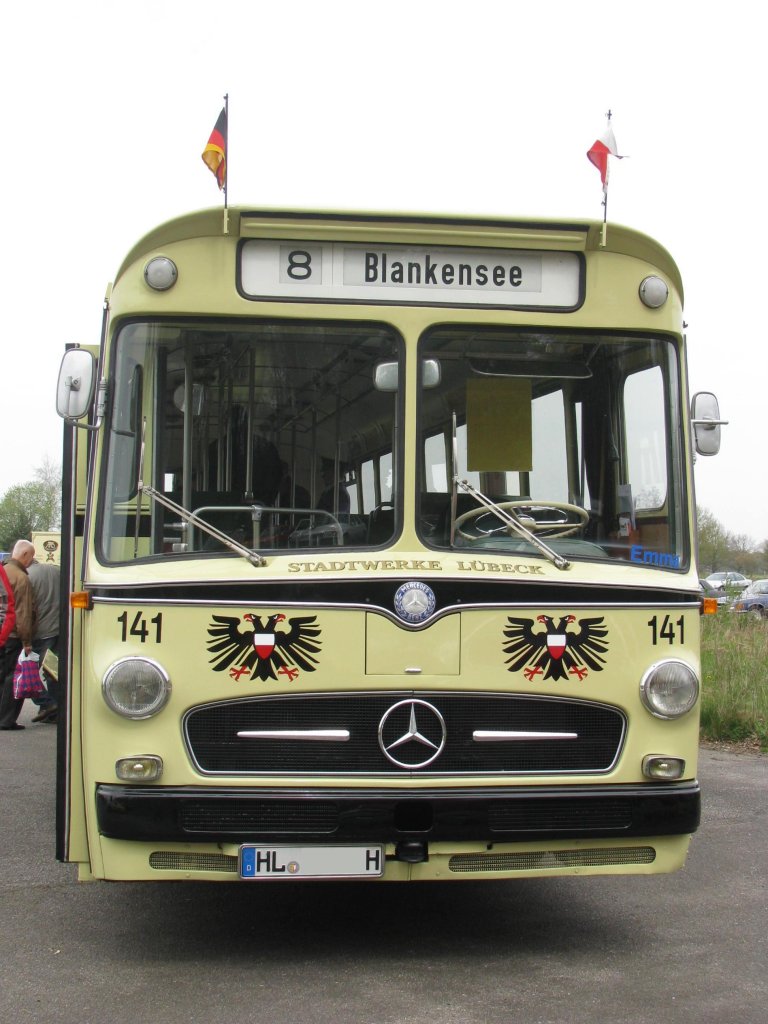 Stadtomnibus MB O 317 der  Stadtwerke L�beck  beim Oldtimer-Treffen in L�beck-Blankensee, L�beck [30.04.2012]