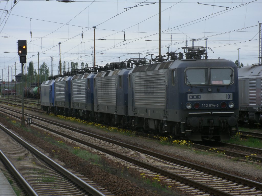 Stammgste in Angermnde sind die 143er von der RBH.Am 05.Mai 2012 standen wieder mehrere Loks dort abgestellt.