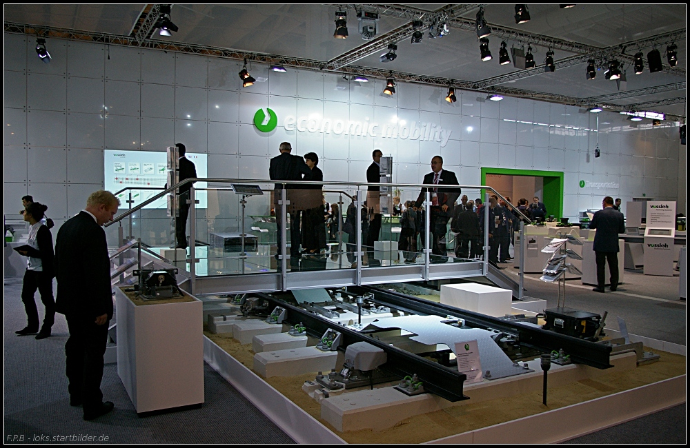 Stand Vossloh economic mobility: V�rschl�ge f�r �kofreundliche und Kosteneffektive M�glichkeiten Menschen und Fracht zu bewegen (INNOTRANS 2010 Berlin 21.09.2010)