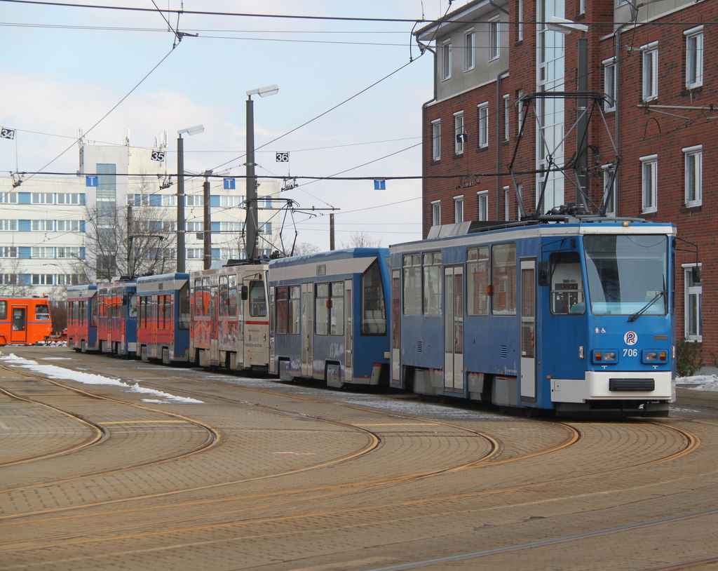 Tatra T6+NF-Beiwagen abgestellt im Betriebshof der Rostocker Straenbahn AG Fahrtage Mo-Fr,am Wochenende sind dann NGT6 in Rostock unterwegs.15.03.2013