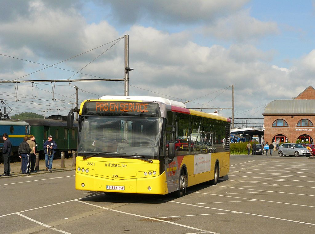 TEC Bus 3861 DAF VDL Citea CLF120 Baujahr 2011. La Louvière-Sud 23-06-2012.

TEC bus 3861 DAF VDL Citea CLF120 in dienst sinds juni 2011. La Louvière-Sud 23-06-2012.