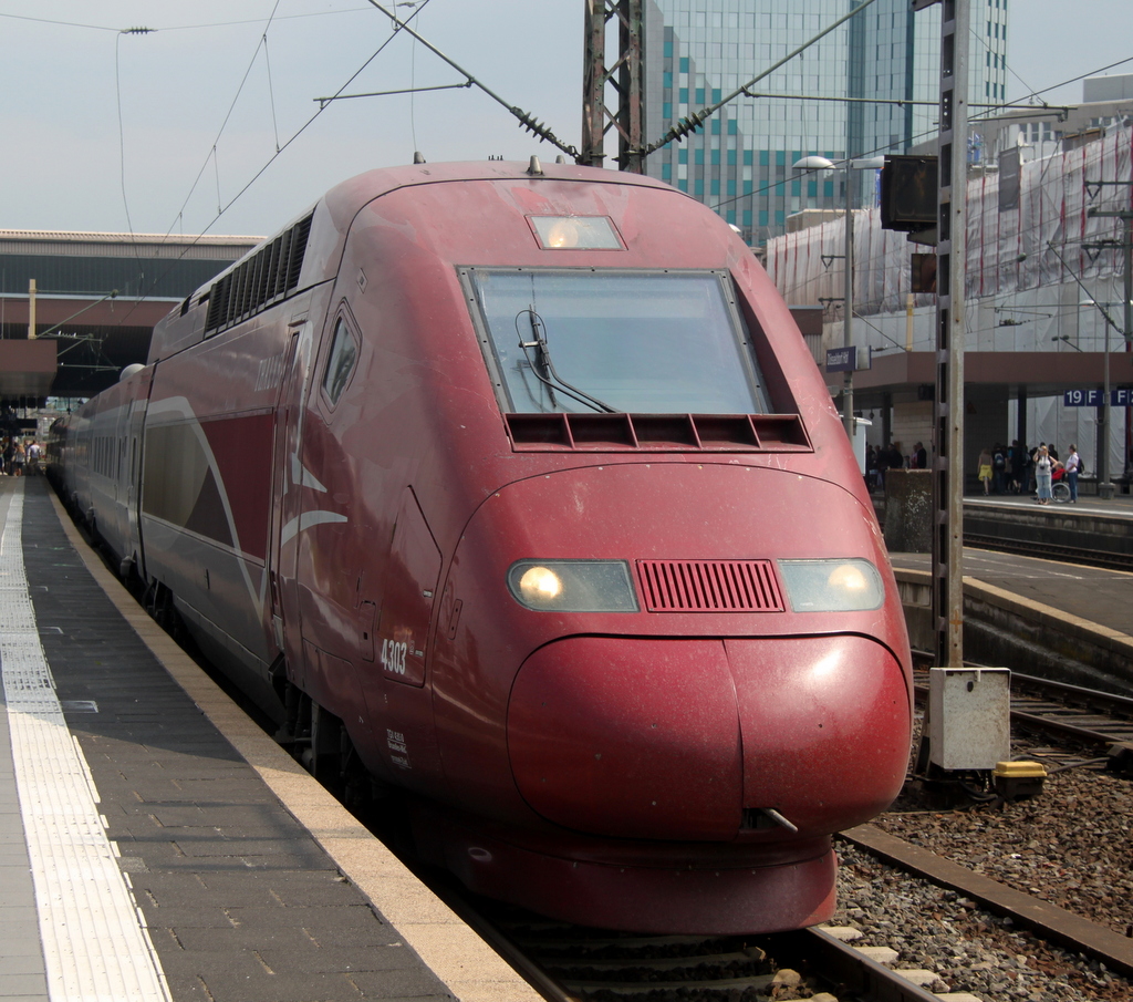 Thalys 4303 fuhr als berfhrung von Essen nach Kln Hbf in Dsseldorf vorbei.08.06.2013