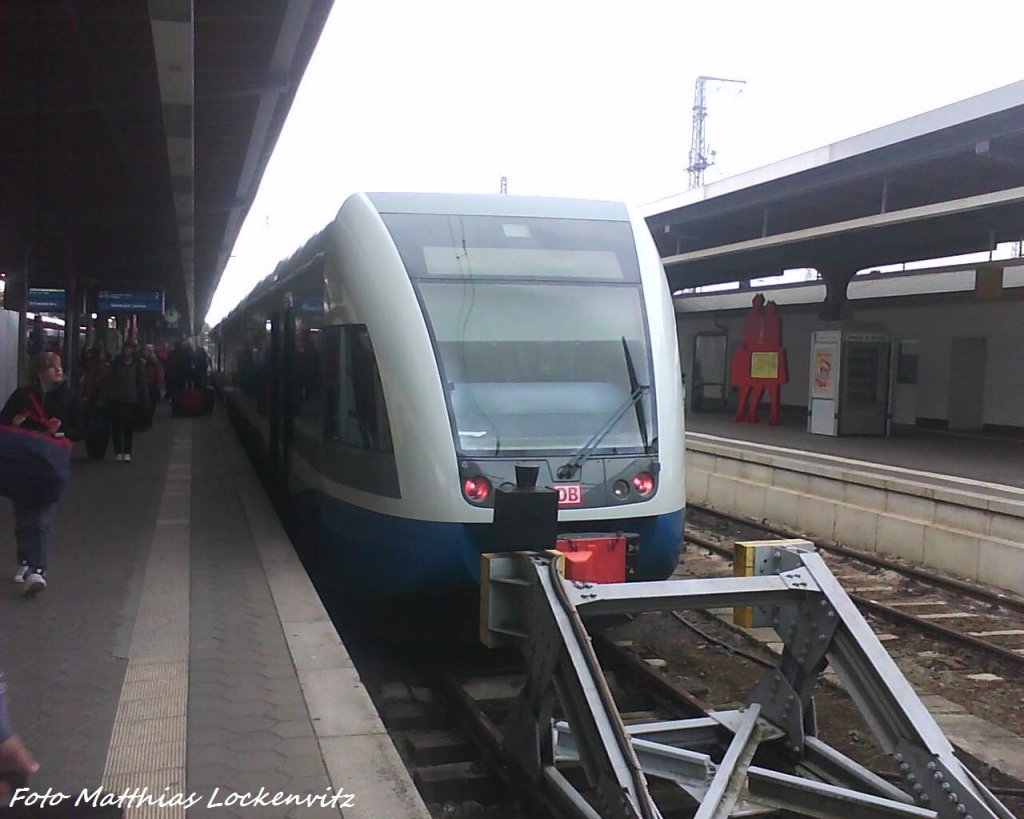 UBB GTW 27& mit Ziel Swinem�nde Centrum (PL) im Bahnhof Stralsund am 3.5.11