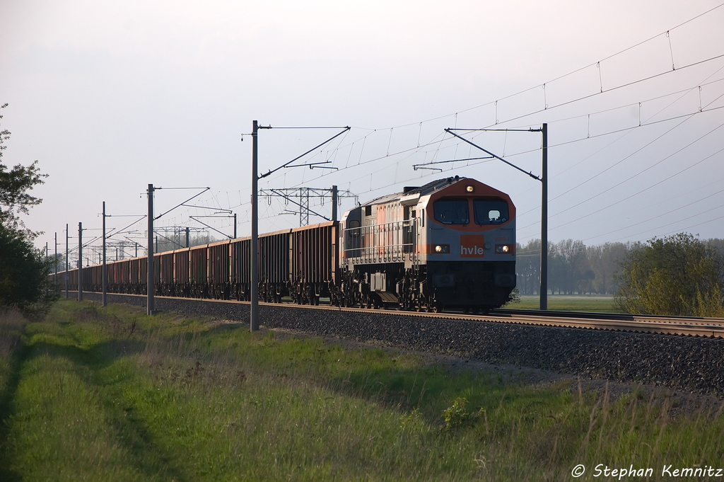 V 330.4 (250 004-9) hvle - Havellndische Eisenbahn AG mit einem Eanos Ganzzug in Vietznitz und fuhr in Richtung Nauen weiter. 08.05.2013