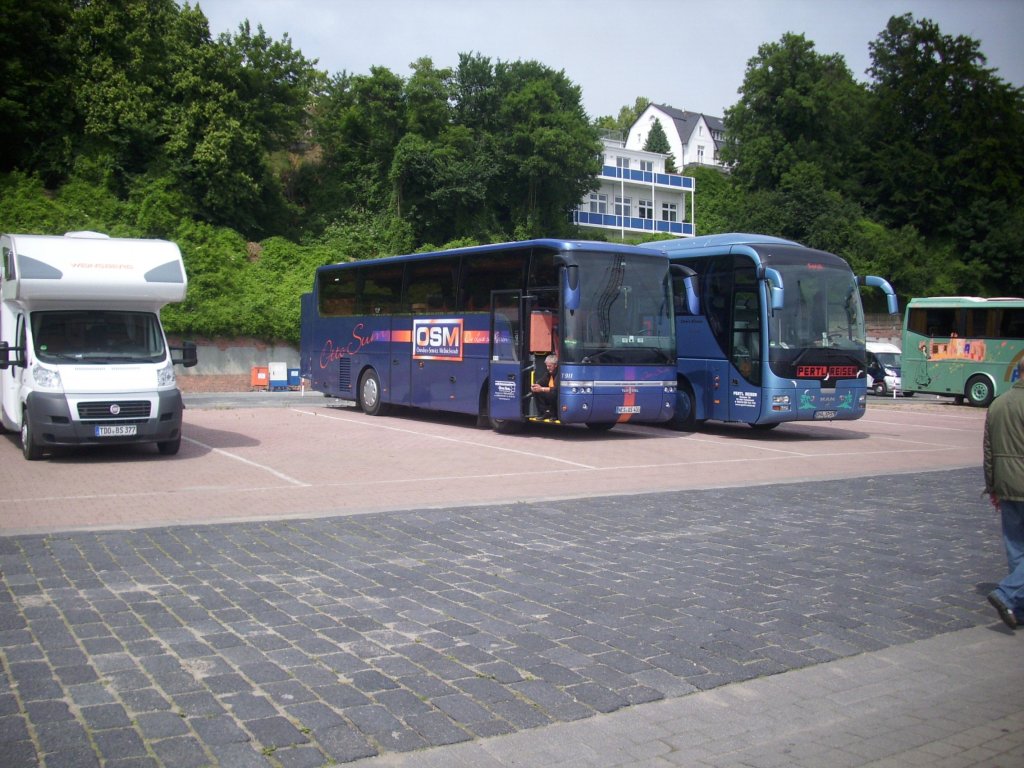 Van Hool T911 von OSM aus Deutschland im Stadthafen Sassnitz.