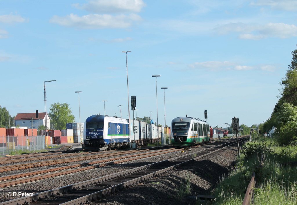 VBG81126 mit VT14 trifft auf Integro 223 152 in Wiesau. 05.06.13