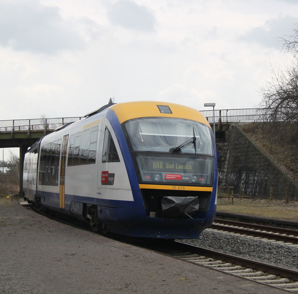 VT 615 als MRB80173 von Leipzig Hbf nach Bad Lausick bei der Ausfahrt im Haltepunkt Engelsdorf Werksttten.13.04.2013