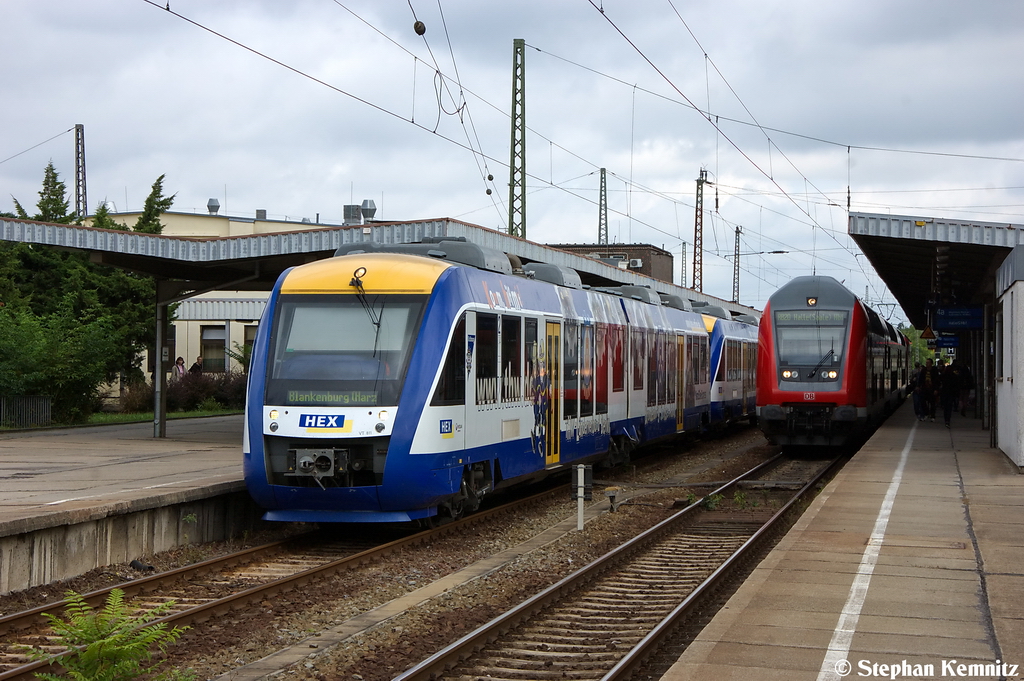 VT 811 (648 289/789) HEX - Harz-Elbe-Express als (HEX80818) von Magdeburg Hbf nach Blankenburg(Harz) im Magdeburger Hbf und daneben die RB20 (RB 17623) von Magdeburg Hbf nach Halle(Saale)Hbf. 08.09.2012