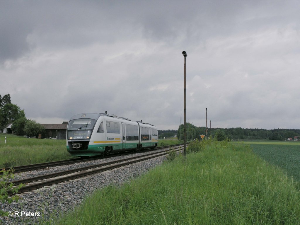 VT07 rollt bei Richt bei Schwandorf als VBG81915 nach Schwandorf. 26.05.10