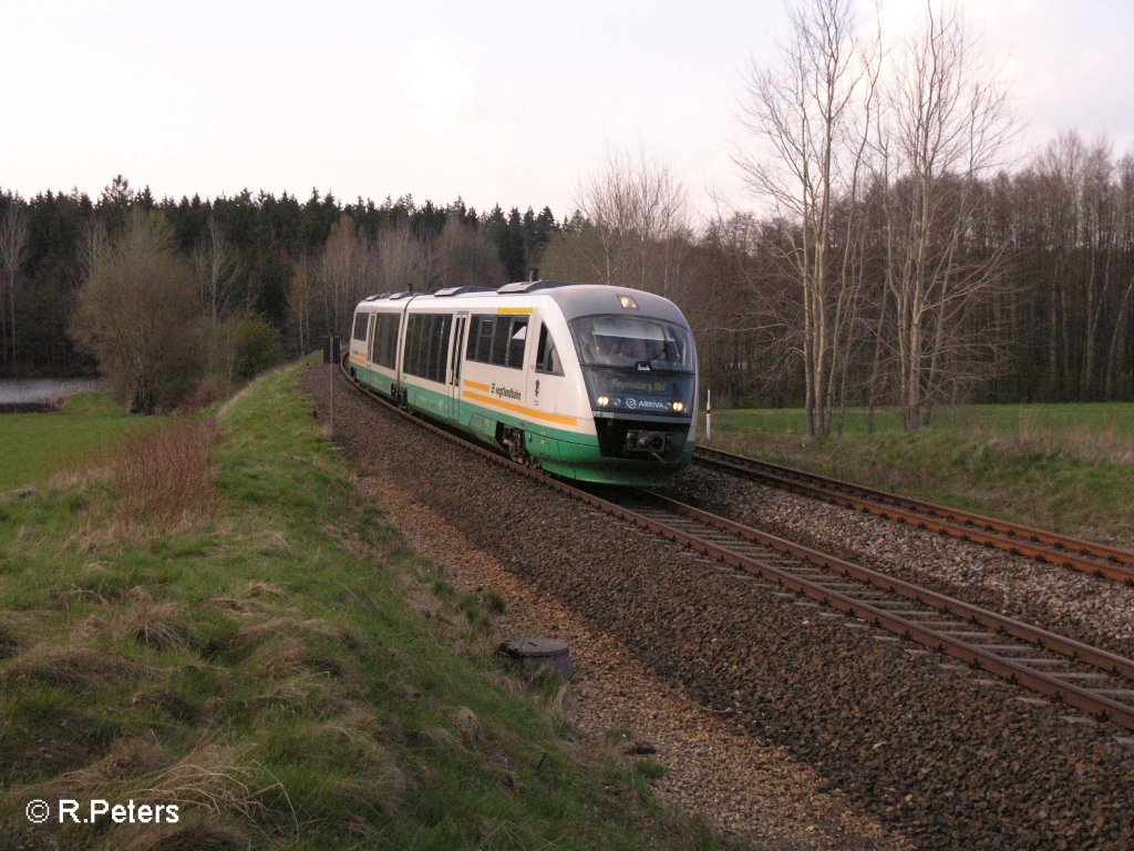 VT15 bei Oberteich auf den Weg nach Regensburg. 26.04.08