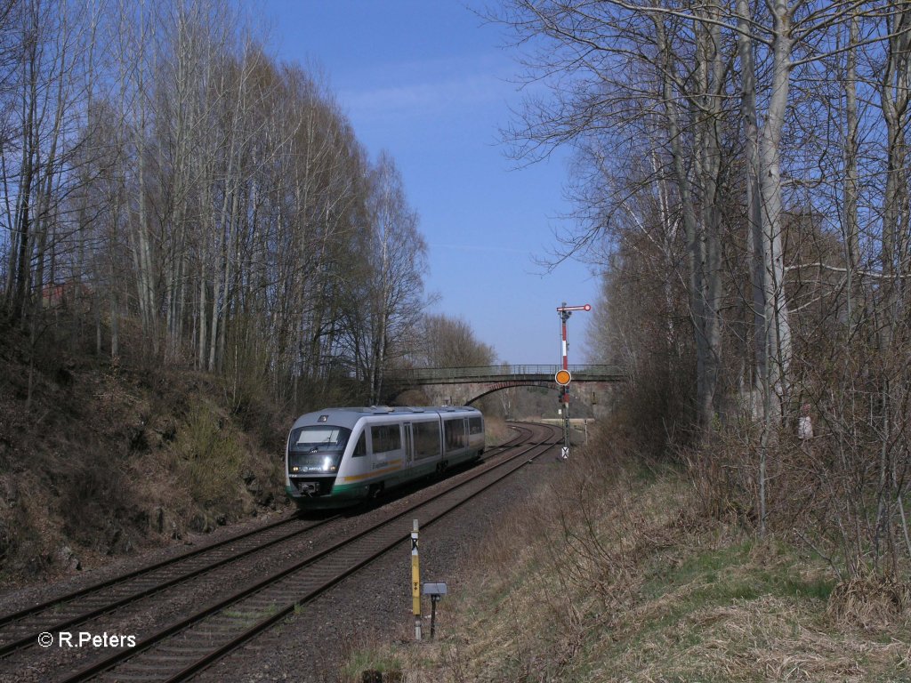 VT21 zieht bei Reuth bei Erbendorf als VBG87921 Schwandorf. 25.04.10