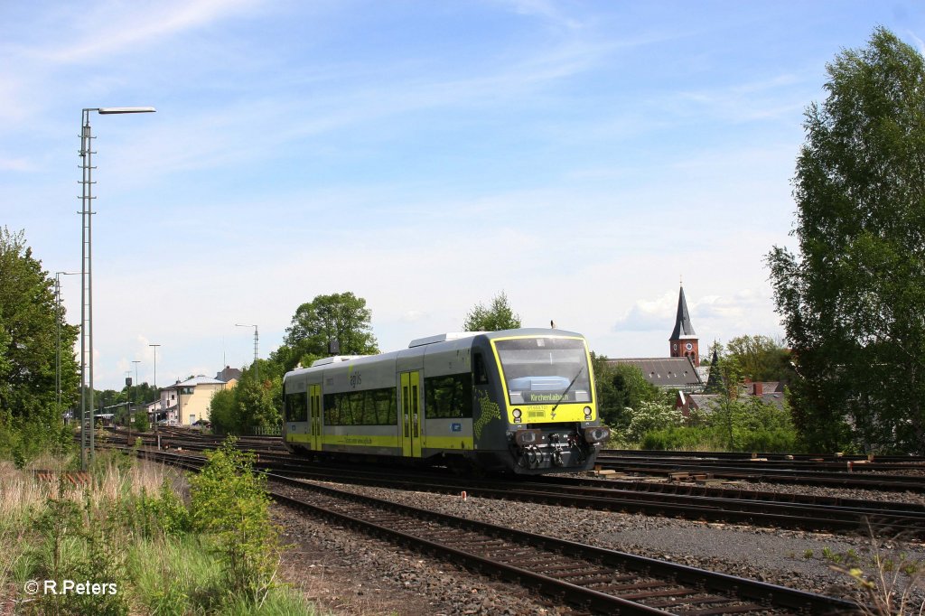 VT650.721 verlsst Marktredwitz mit der ag84540 nach Kirchenlaibach. 11.05.12