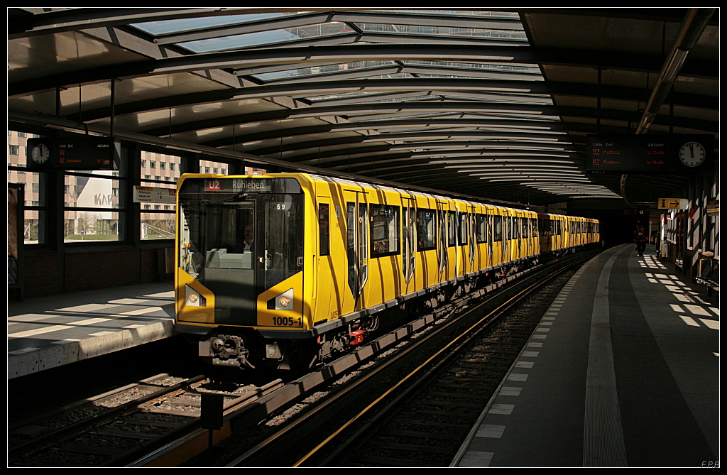 Wagen 1005 (Typ HK) auf der U2 nach Ruhleben (Berlin 18.04.2010)