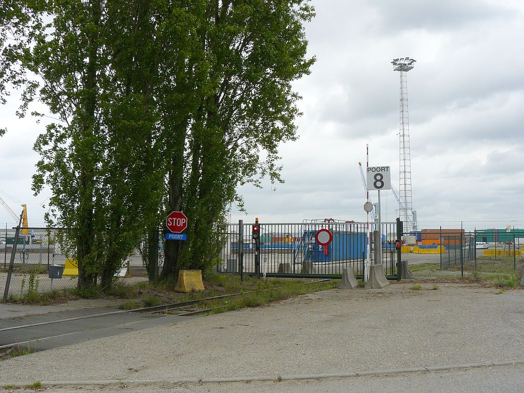 Watergang Hafen Antwerpen 10-05-2013.

Toegangshek containerterminal Watergang haven Antwerpen 10-05-2013.