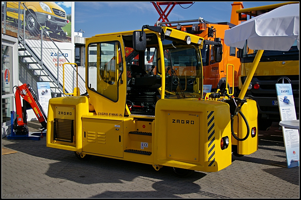 ZAGRO E-Maxi XL ist ein Rangiergert mit Elektroantrieb und Kabine. Es hat eine Verschiebeleistung von 700t bei 9 km/h auf der Ebene (INNOTRANS 2010, gesehen Berlin 23.09.2010)