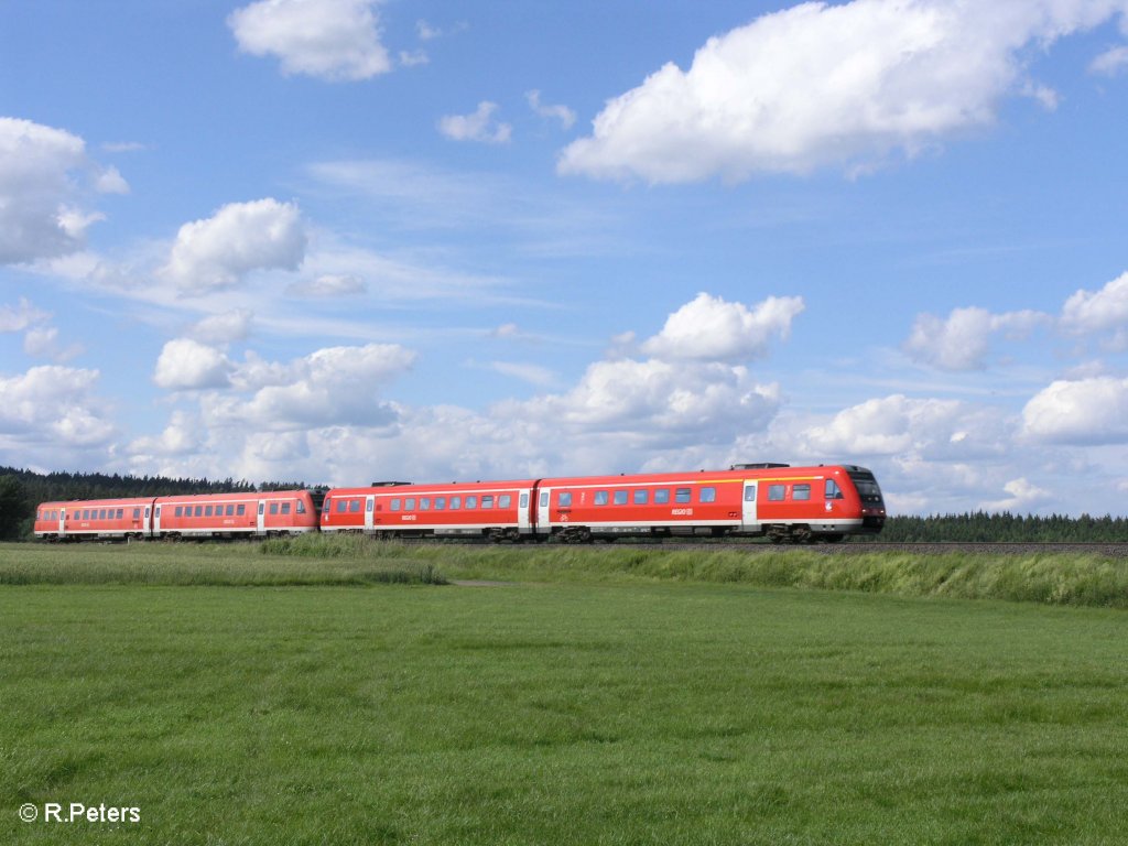 Zwei 612er ziehen an Oberteichteich vorbei auf dme weg nach Regensburg. 10.06.09