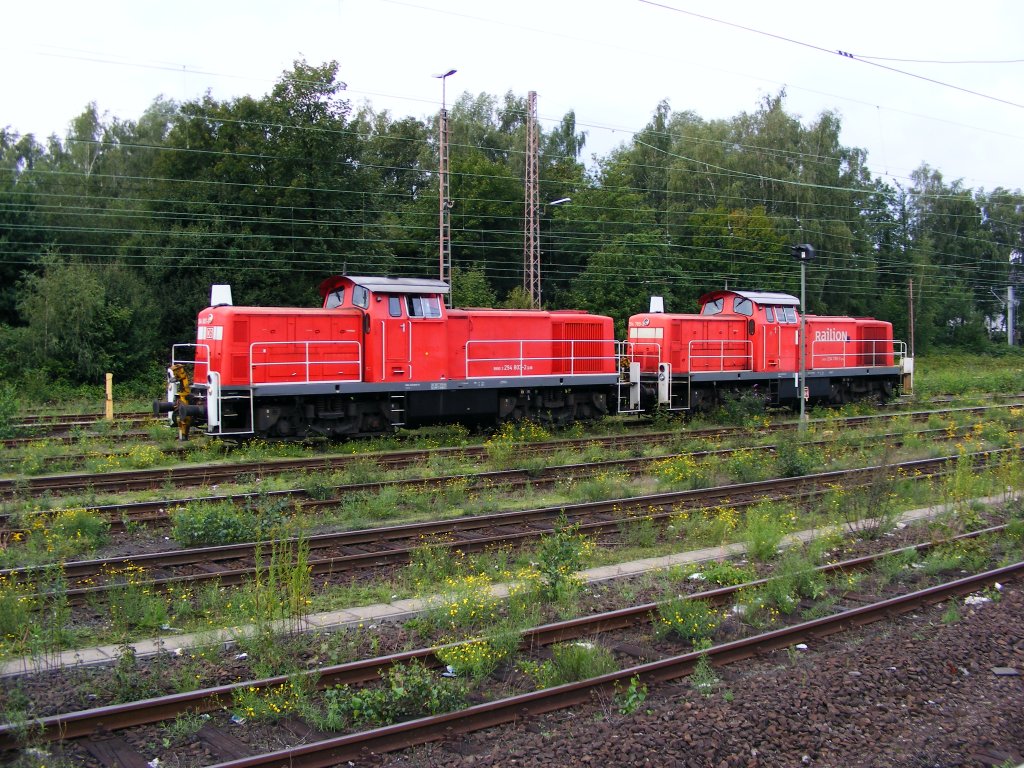 Zwei DB 294 sind am 25.08.2010 im Bahnhof Gladbeck-West unterwegs.