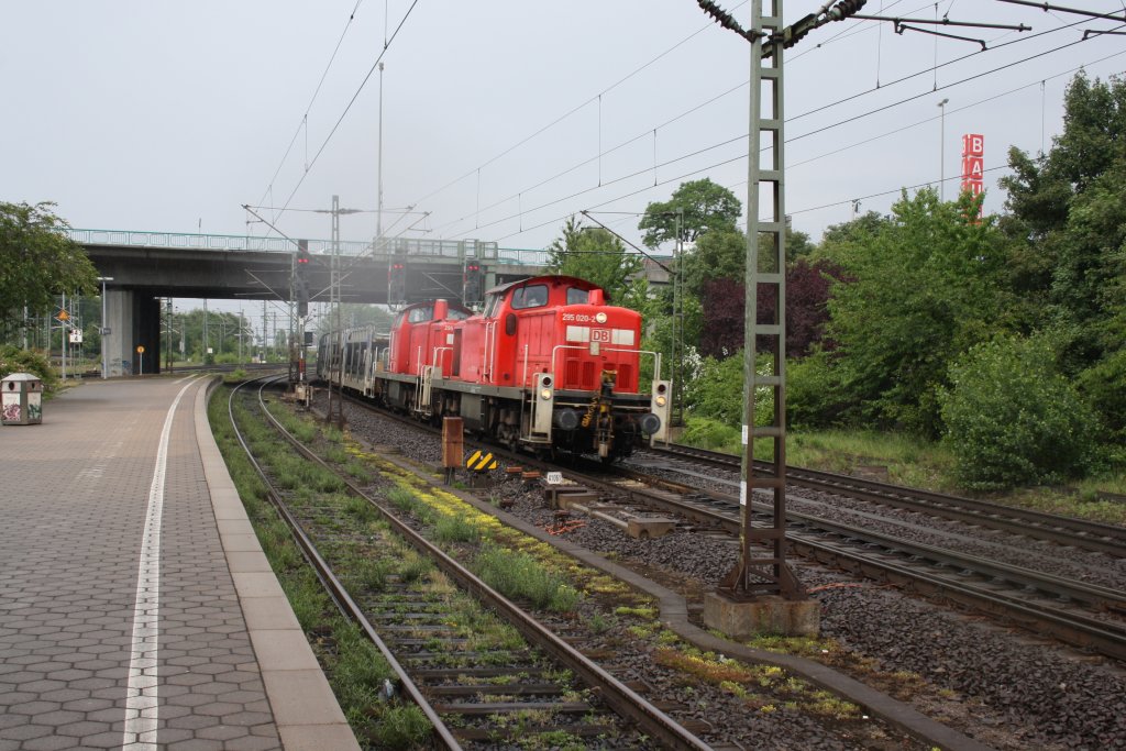 Zwei DB V90 ( 295 020-2 ) und (295 030) kam am Nachmittag des 11.06.2011 mit Leeren Autozug durch Hamburg Harburg Gefahren.