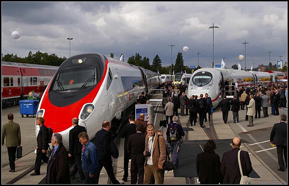 Zwei Hochgeschwindigkeitszge wie sie unterschiedlicher nicht sein knnten: Der ETR 610 und der neue ICE4 (INNOTRANS 2010 Berlin 21.09.2010)