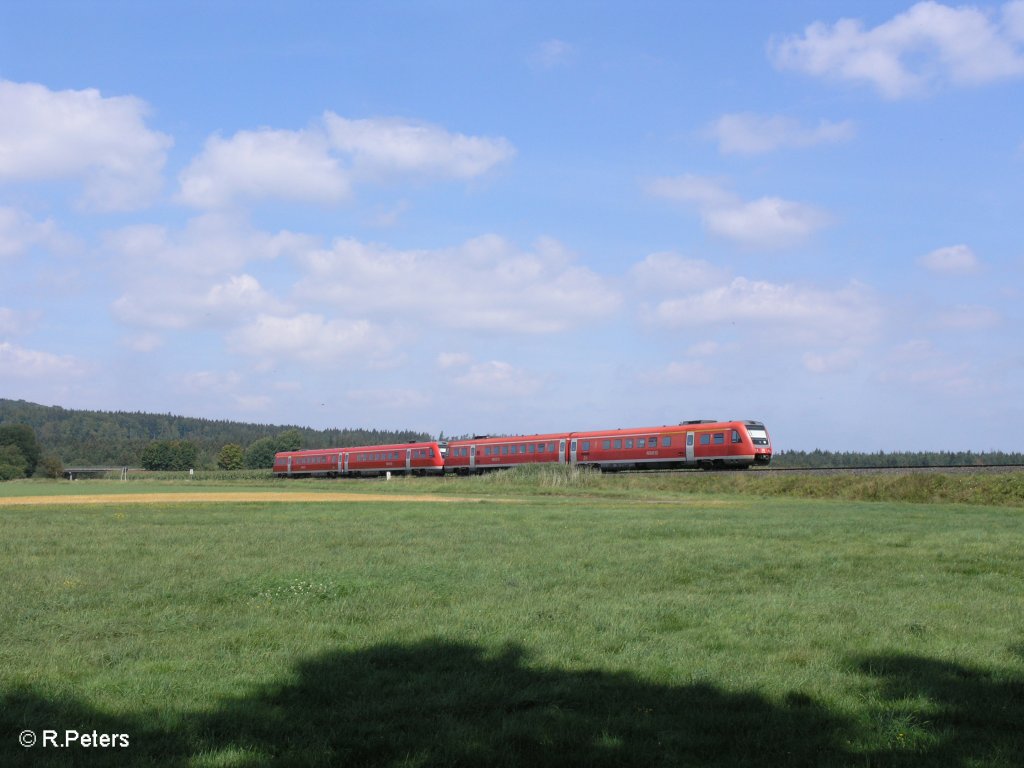 Zwei Hofer 612er ziehen bei Oberteich  als RE Gera vorbei. 15.08.09