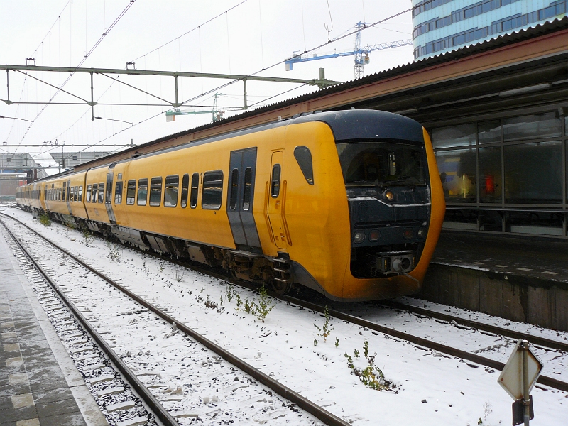 Zwei Syntus DM90 Triebwagen auf Gleis 7  in Arnhem am 02-12-2010.