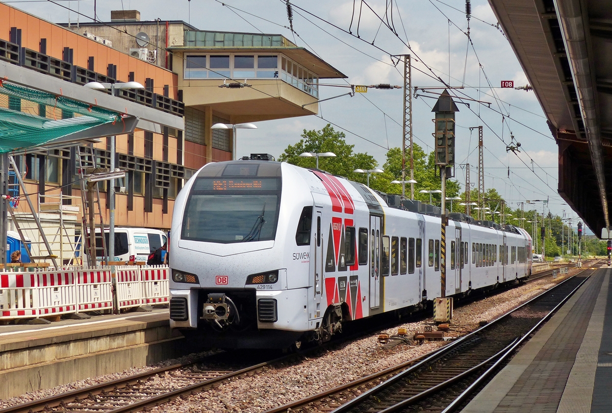 . Am letzten Juni Wochenende gab es groe Probleme mit der ungewhnlichen Zugkomposition DB Regio Swex/CFL KISS. Meistens fuhr einer der beiden Zge allein auf der Verbindung Trier Hbf - Koblenz Hbf. 

Am 26.06.2015 erreicht der DB Regio Swex 5-teilige FLIRT 429 114 allein aus Koblenz kommend den Hauptbahnhof von Trier und wird kurze Zeit spter seine Reise nach Mannheim Hbf fortsetzen. Whrenddessen wird der in Trier gebliebene CFL KISS die Fahrgste nach Luxemburg Stadt bringen. (Jeanny)