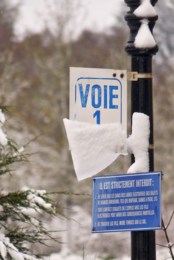 . Bald ist Gleis 1 wieder frei. 27.12.2014 (Jeanny)