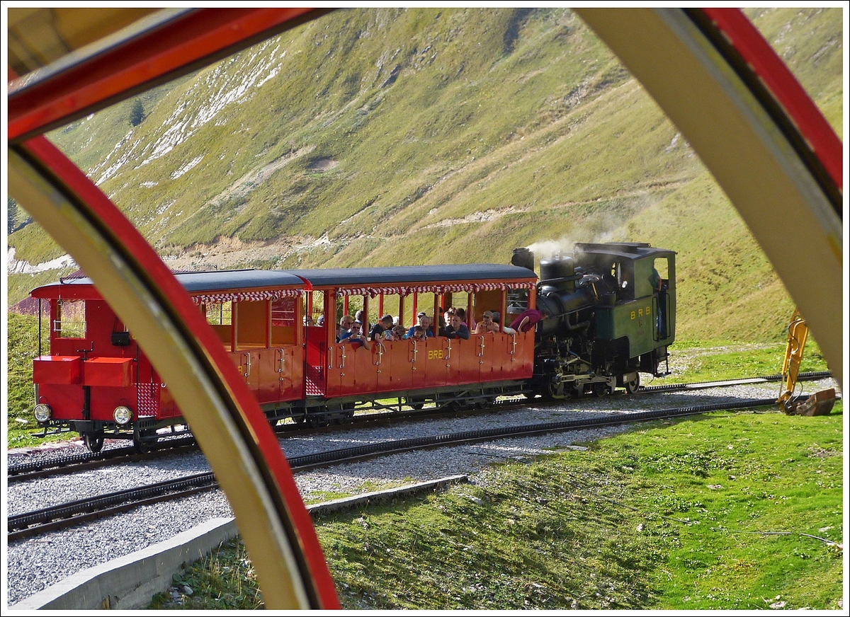 . Der 80-Jahre-Jubiläumszug mit kohlebefeuerter Lok 6, Personenvorstellwagen B16 und B26 an der Kreuzugnsstelle Oberstafel am 28.09.2013. (Jeanny) 
