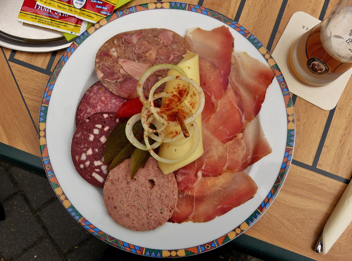 . Der letzte Tag - Eine  kleine  St�rkung vor der Heimfahrt. Hatzenport, 22.06.2014 (Hans)