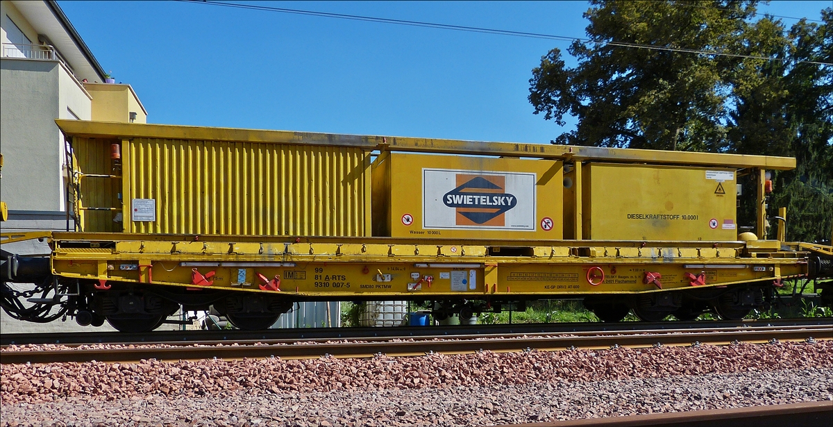 . Detailfoto des Gleisumbauzuges. Schmiermittel und Kraftstofftankwagen des Gleisumbauzuges.  Schieren 06.09.2016.