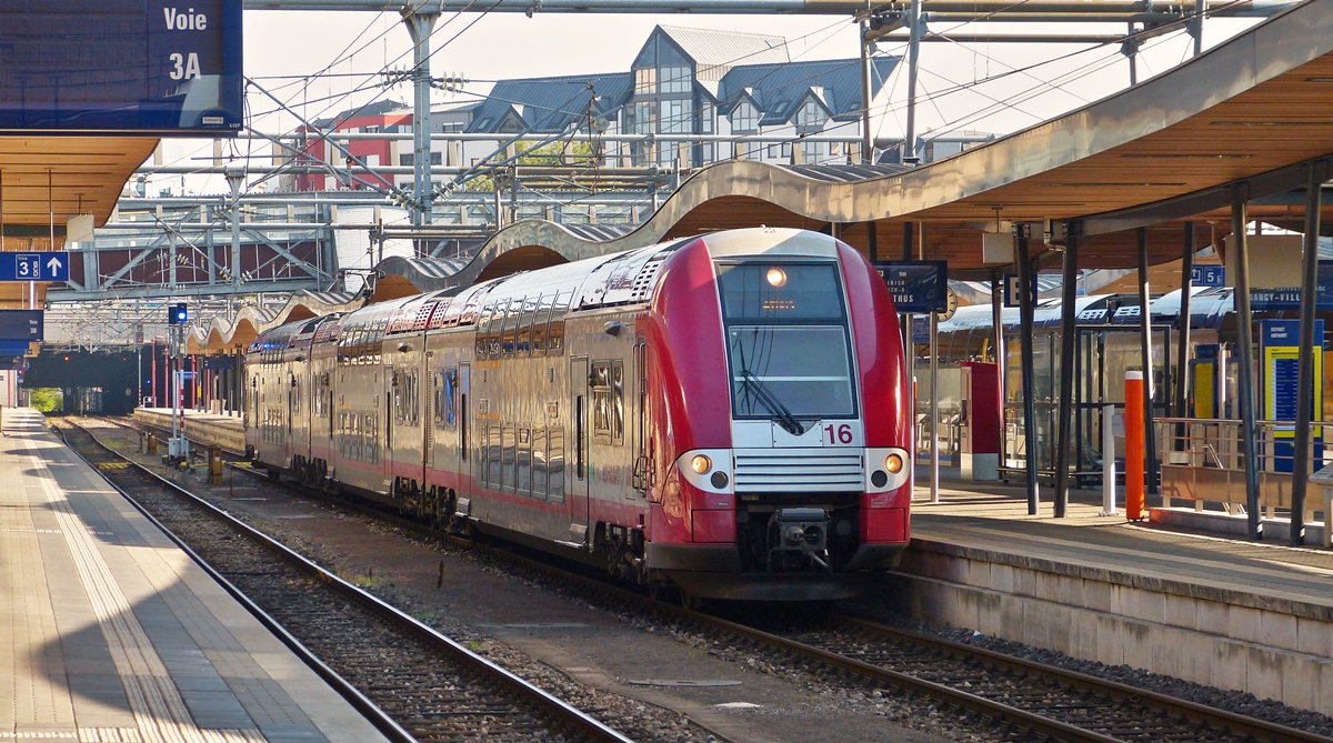 . Die Computermaus Z 2216 verlsst als RB nach Athus (B) den Bahnhof von Luxemburg. 30.08.2015 (Hans)