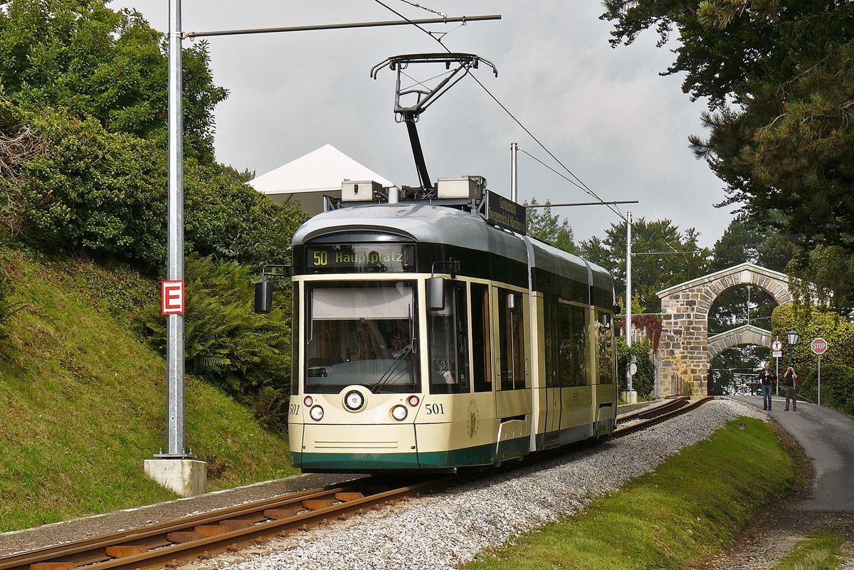 . Pstlingbergbahn - Der Wagen mit der Nummer 501 verlsst am 14.09.2010 die Bergstation Pstlingberg und begibt sich auf der Linie 50 zum Hauptplatz nach Linz. (Hans)