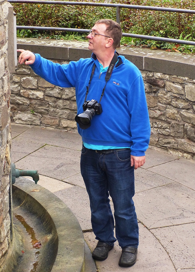 . Unser lieber Guide - Ausgestattet mit einem Stadtplan von Verviers, f�hrte er uns souver�n zu den Sehensw�rdigkeiten von Bad Nauheim und Butzbach. 01.11.2014 (Jeanny)