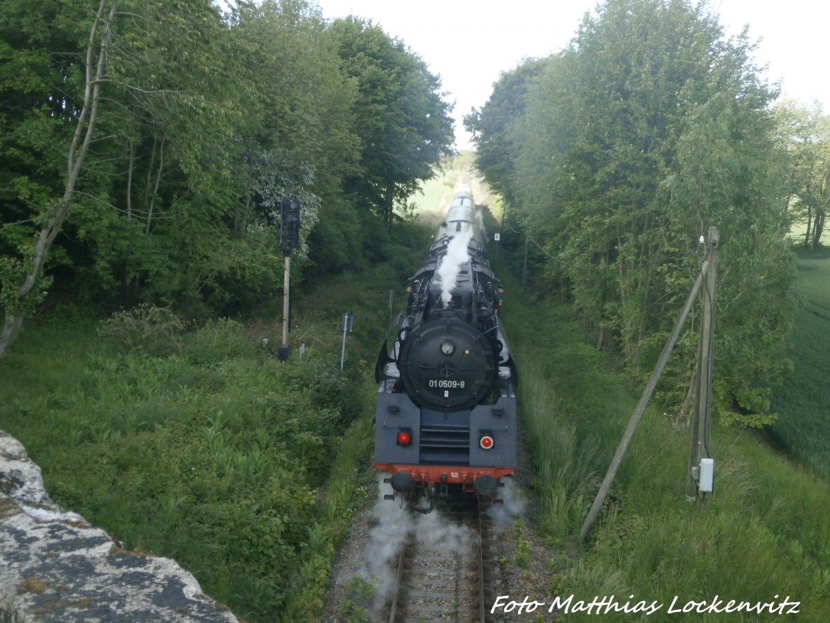 01 0509 als Schlusslicht unterwegs nach Bergen auf R�gen am 30.5.15