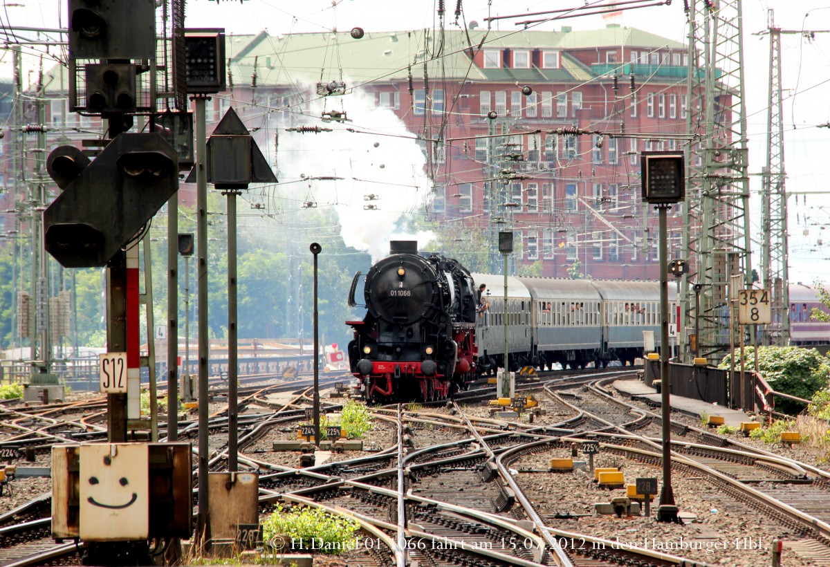 01 1066 in Hamburg Hbf.