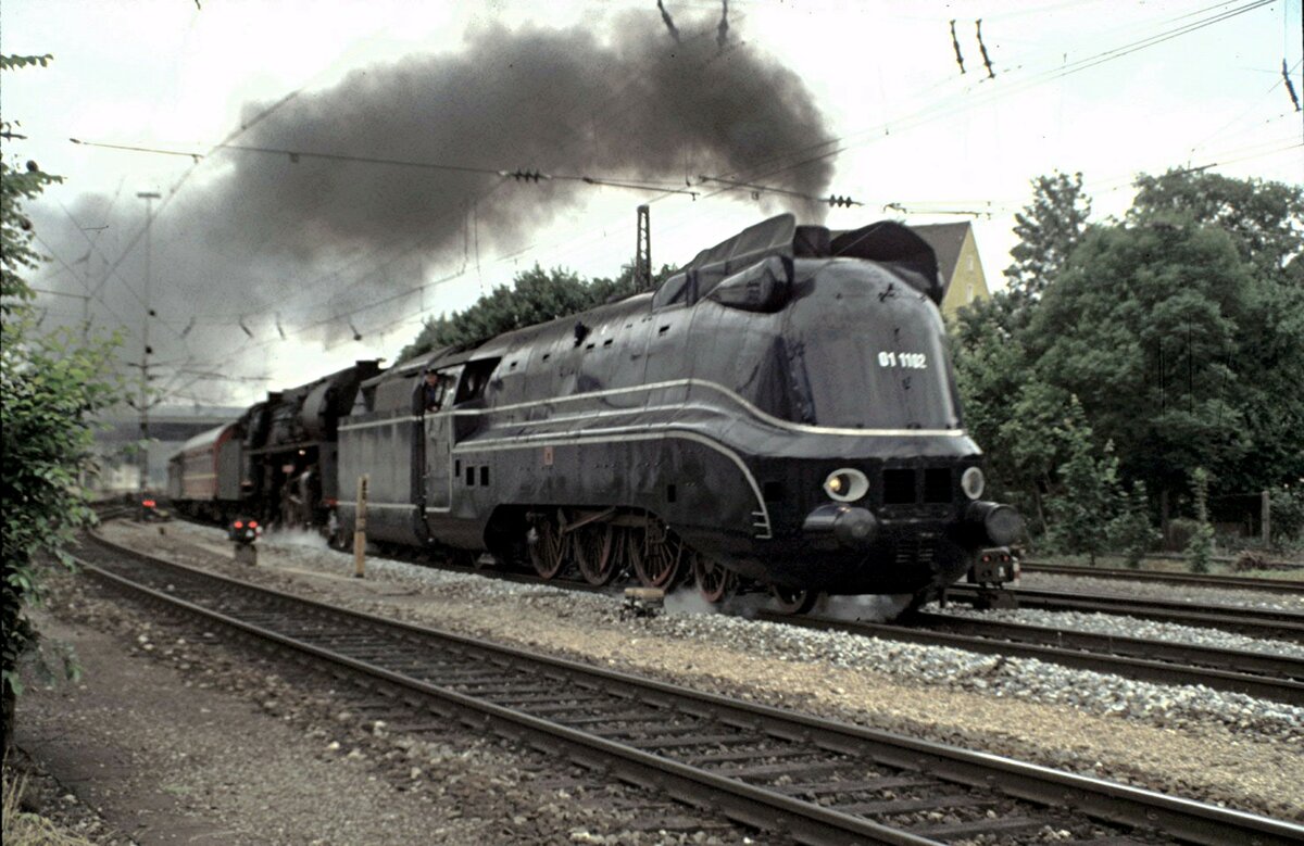 01 1102 und 01 519 Ausfahrt aus Ulm m 07.07.1996.
