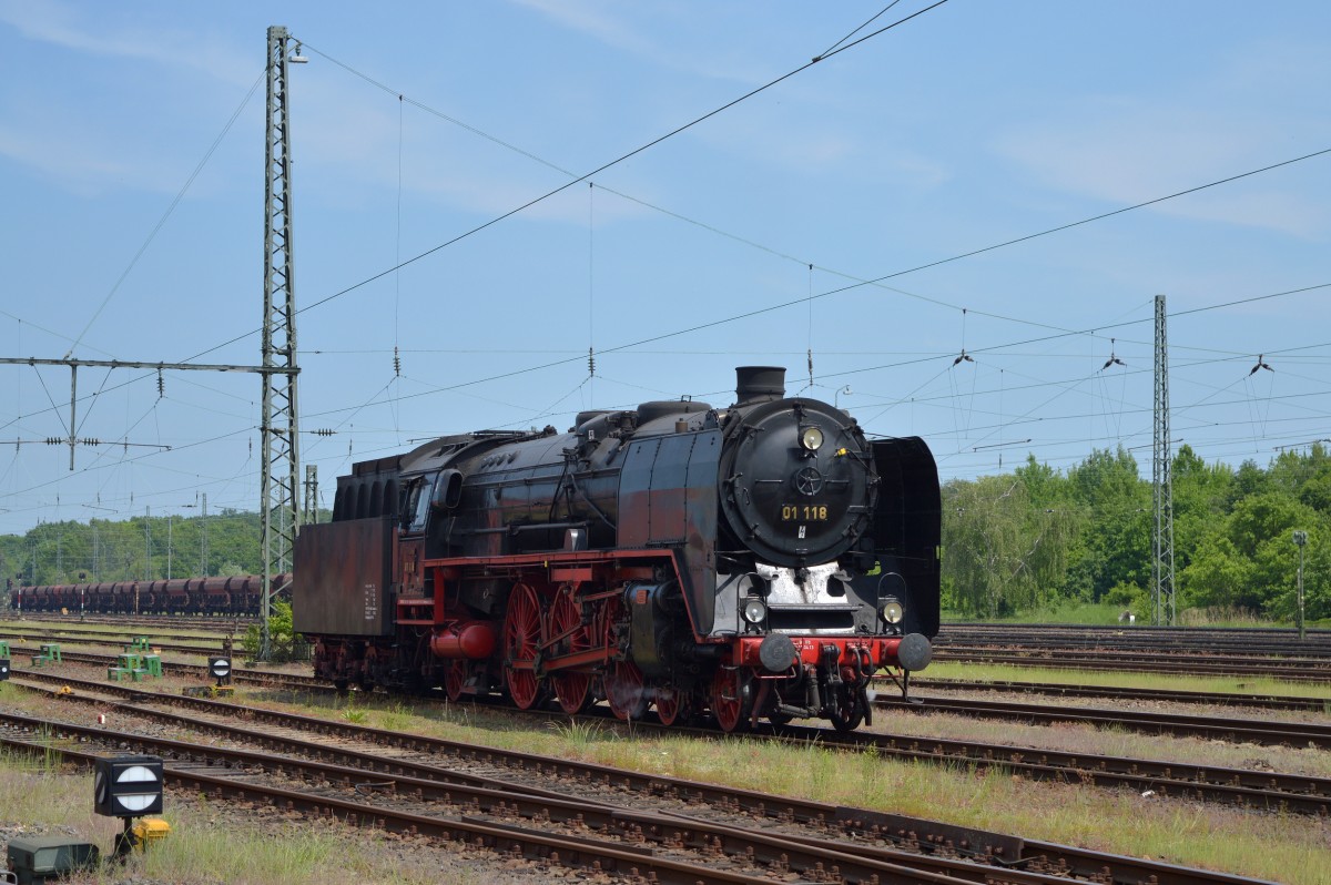 01 118 (HEF) beim rangieren in Darmstadt Kranichstein am 14.05.2015