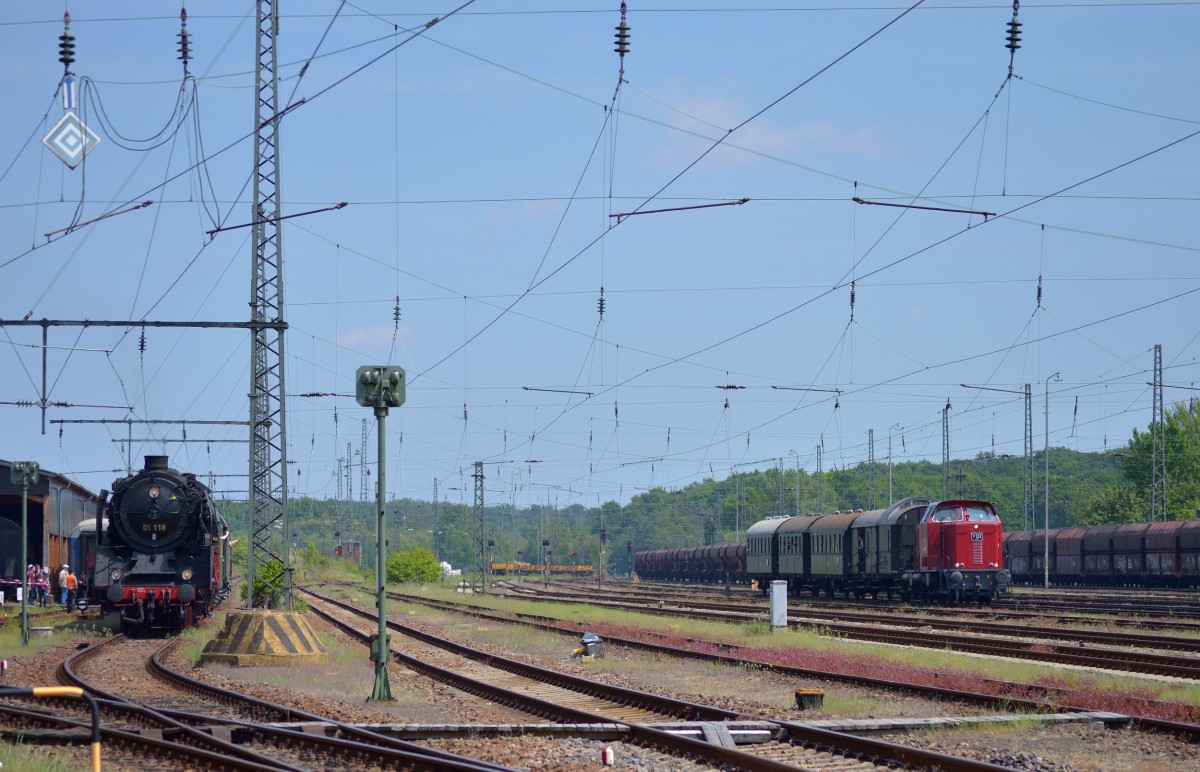 01 118 (HEF) musste den Anschlusszug aus Dieburg am 14.05.2015 abwarten, eh sie das nächste mal zum Darmstädter Hbf aufbrechen konnte.