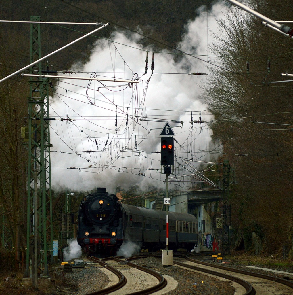 01 118 der Historischen Eisenbahn Frankfurt am 22.03.2015 vor Eppstein mit dem Westerwald Express.